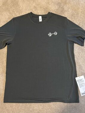 Lululemon jersey training, short sleeve graphic barbell, baddie size 6 NWT